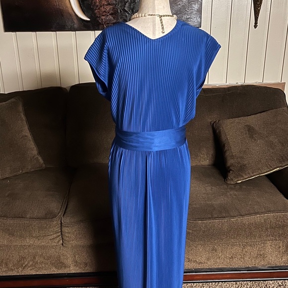 Lean On Klopman • Vintage • 1970’s • USA • Size 8 • Blue • Pleated • Dress - Picture 8 of 16